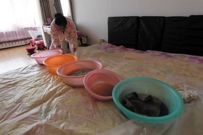 民勤楼上漏水，住户失联，小区没物管，业主维权难！律师来支招……